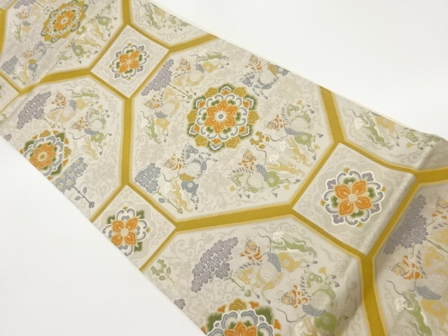 蜀江文に華文・動物・人物模様織出し袋帯